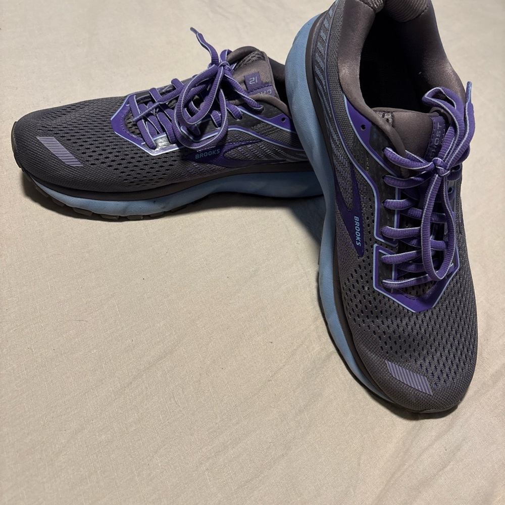 Brooks Women's Ghost 12 Gray and Purple Running Shoes size 11
